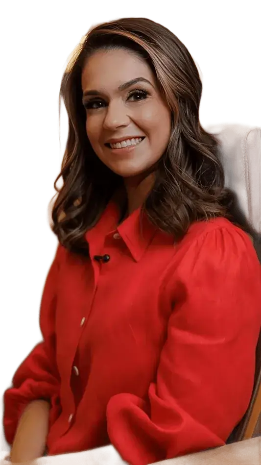 Dra. Layla Benevides, cardiologista no Lago Sul, Brasília Dra. Layla Benevides, médica cardiologista no Lago Sul, sentada no consultório
